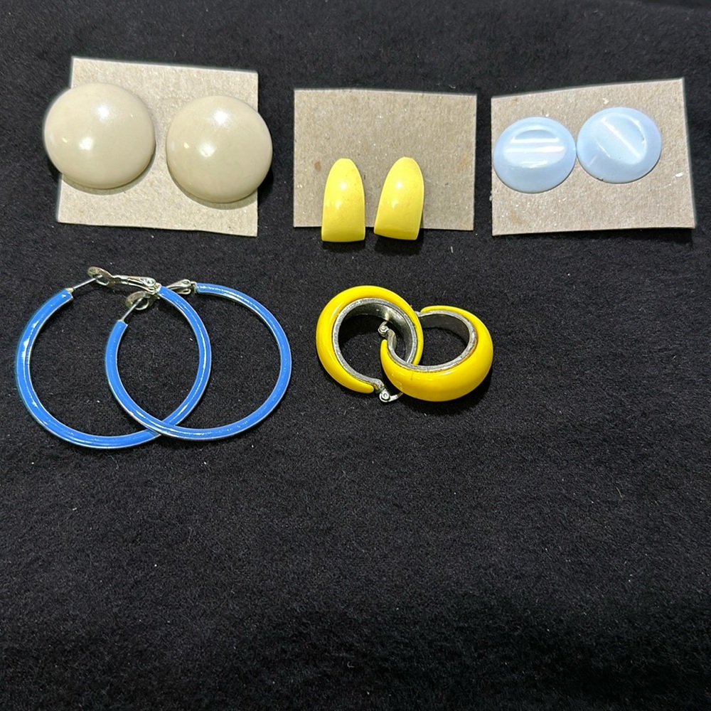 Variety of earrings bonus group